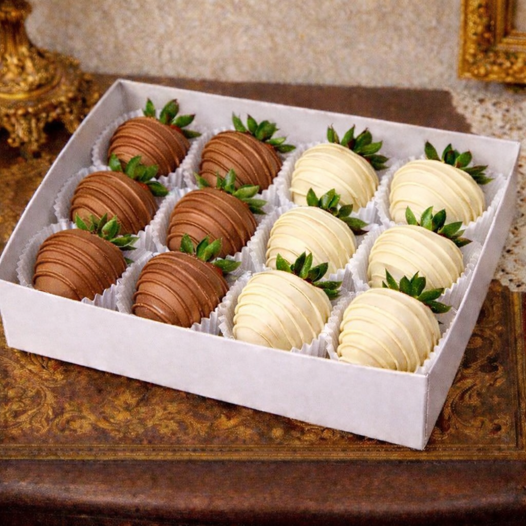 12 CHOCOLATE STRAWBERRY GIFT BOX